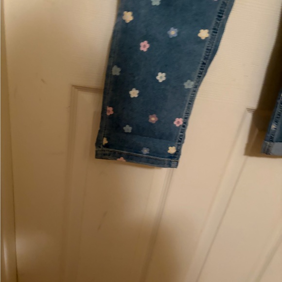 No Boundaries Light Blue Denim Floral Jeans - Picture 2 of 8